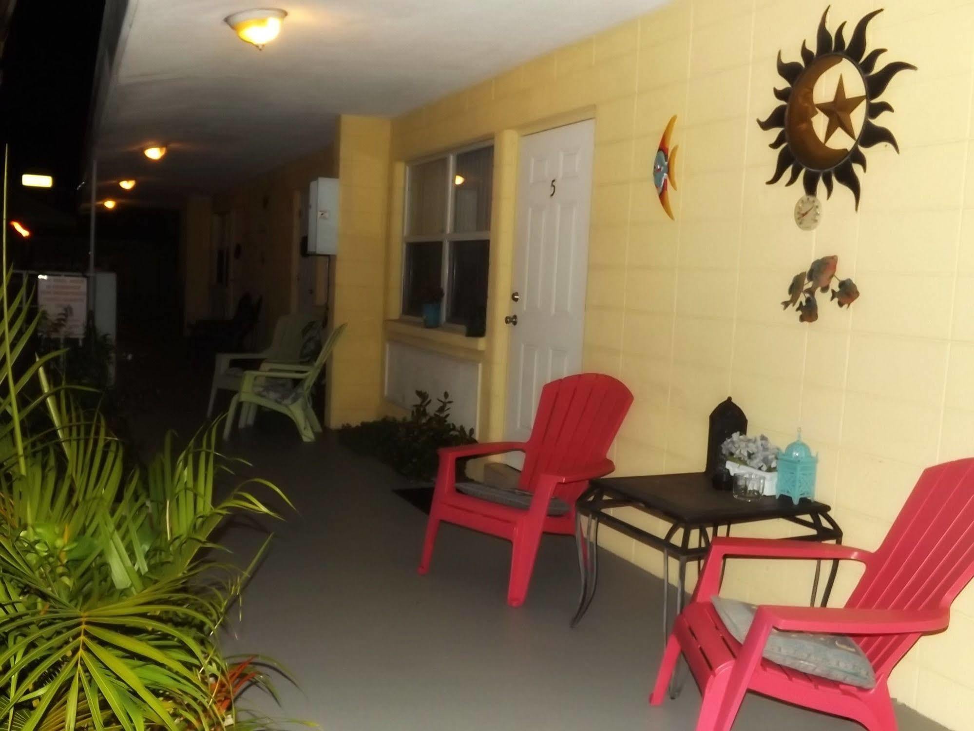 Sun Life Beach Hotel Englewood Exterior photo